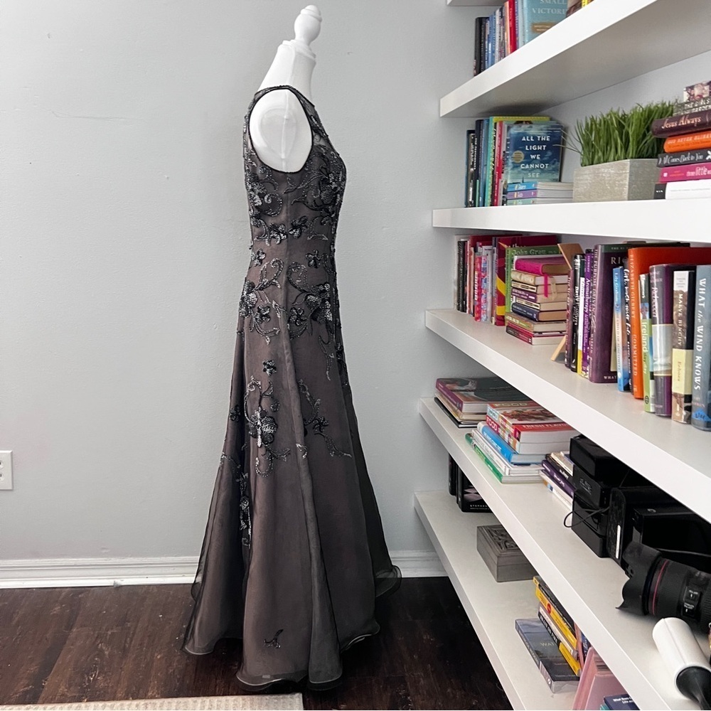 Stephen Yearick & Lillie Yubin Black silk beaded Evening gown size medium - Picture 10 of 16